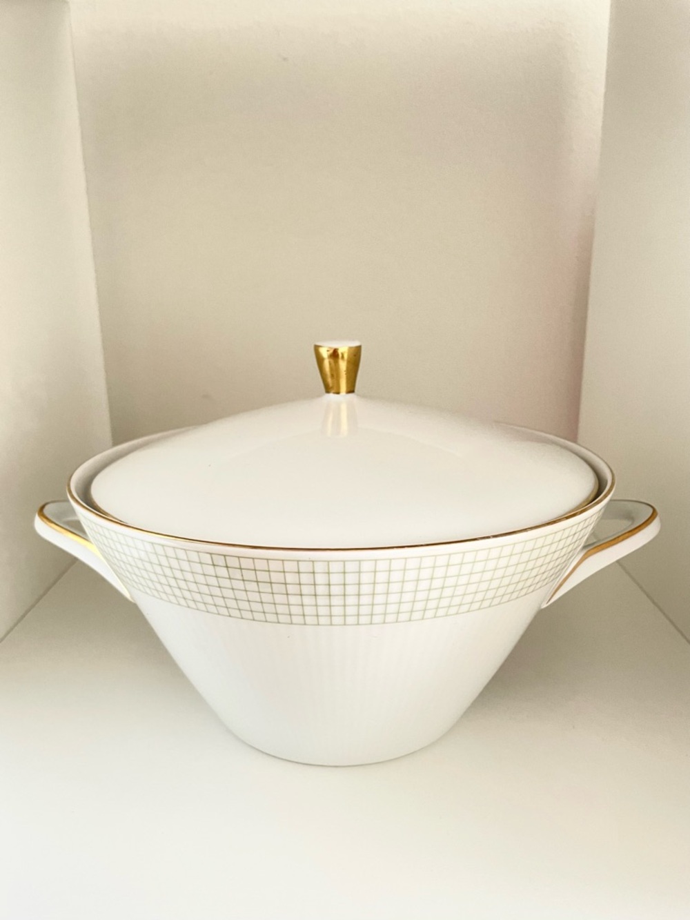 MCM Seltmann Weiden Bavaria Monika Gold Trim Porcelain Tureen, White Green